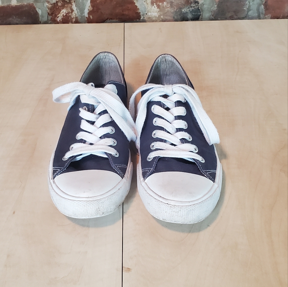 Women's blue canvas sneakers 8M by Mossimo